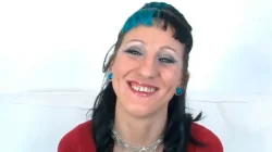 ¡Melena Azul y Vicio Puro Betty Foxxx 39 Años Destruye al Principiante Adri Saylor