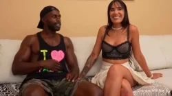 Una vez que Isa Metible Alma del Rey Rebecca Jones y Dana Levy conocen a estos hombres negros y fuertes. Empiezan a aumentar las ganas de follárs