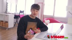 400 Euros por un Virgo Fátima Cairo Pierde la Virginidad en Directo con Ghost B