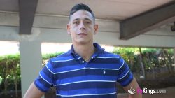 La Colegiala con Culito Perfecto Crystal Velvet se Esfuerza por Meterse la Polla Enorme de Sergio Lagos