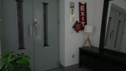 Crystal Velvet, la niñata de 18 expulsada del insti llega al set y le meten un rabo que no le cabe
