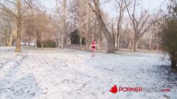 Mama Noela trae un regalo en forma de coñito  ¡Collete follando disfrazada!