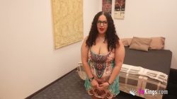 De compartir piso a follar꞉ Anna Vergara seduciendo a Lucas el maduro