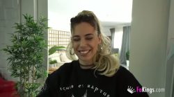 Quieres follarte a la secretaria cachonda？ Lola Emme cumple la fantasía de muchos